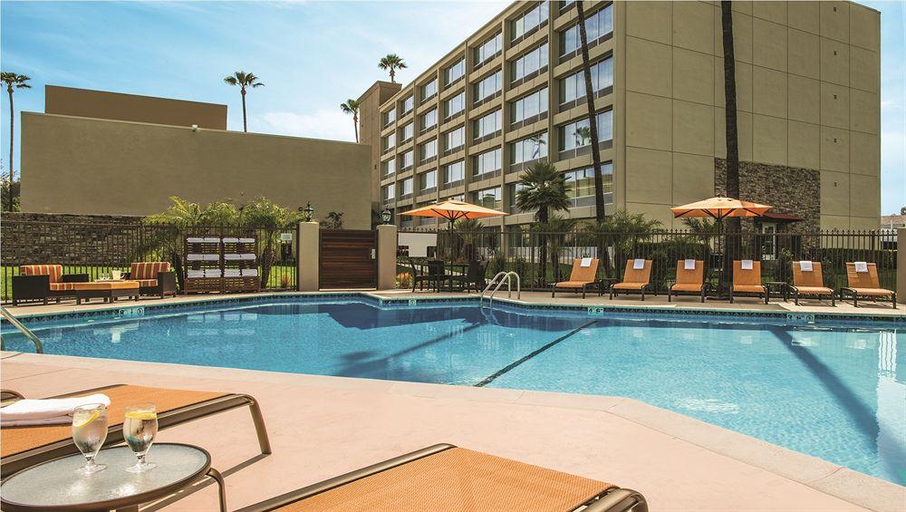 Courtyard By Marriott Los Angeles Woodland Hills Exterior foto