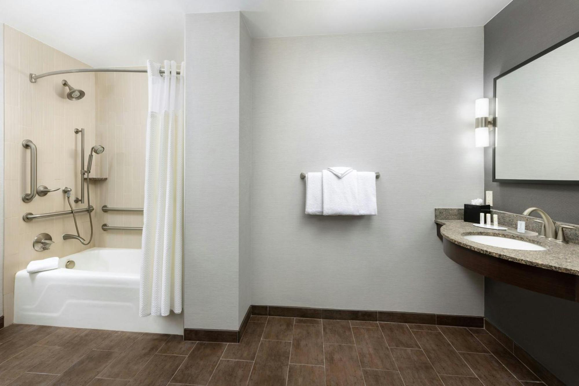 Courtyard By Marriott Los Angeles Woodland Hills Exterior foto