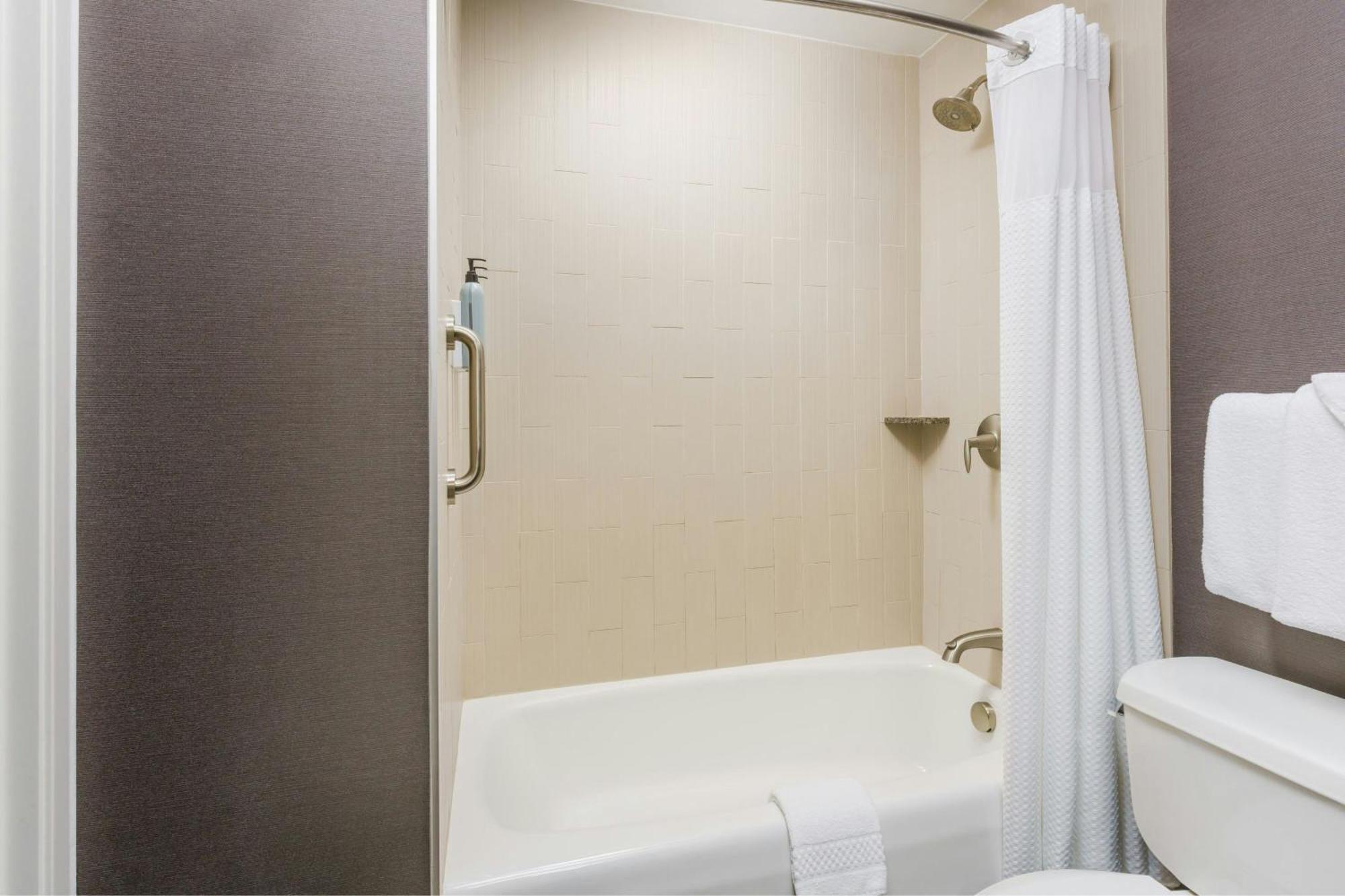 Courtyard By Marriott Los Angeles Woodland Hills Exterior foto